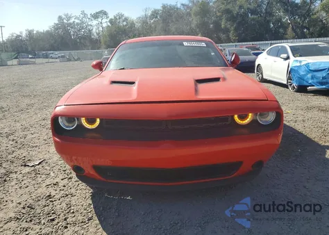 2016 Dodge Challenger Sxt z USA, uszkodzony, nr VIN 2C3CDZAG1GH338244
